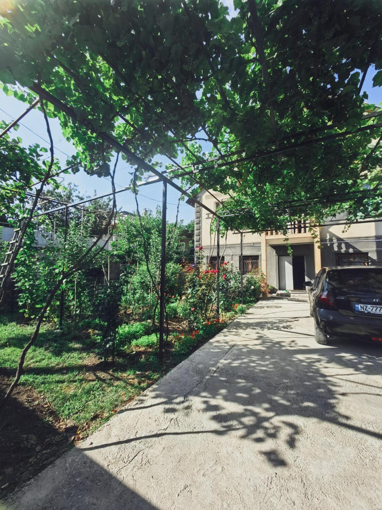 Guest House Metreveli Street 19 Khashuri Екстер'єр фото
